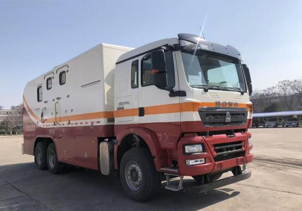 連續油管作業車